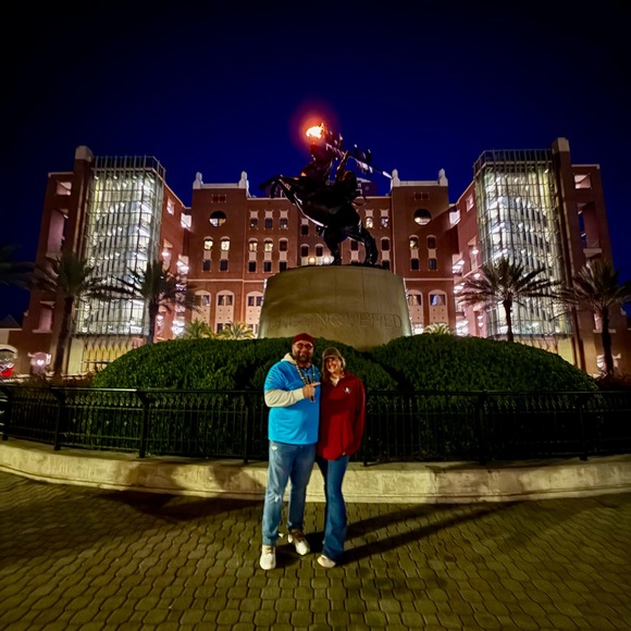 Hi 👋  I’m Ashley!💜 - Picture 2 of 3